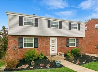 932 Holly Lynne Dr, Pittsburgh, PA 15236