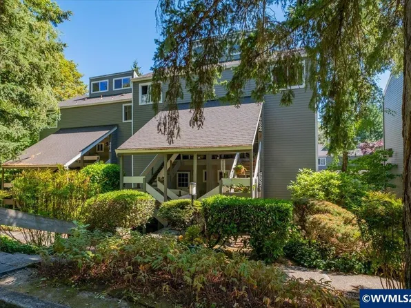 4620 Lower Dr, Lake Oswego, OR 97035