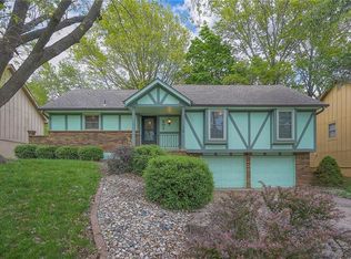 601 NE Country Ln, Lees Summit, MO 64086