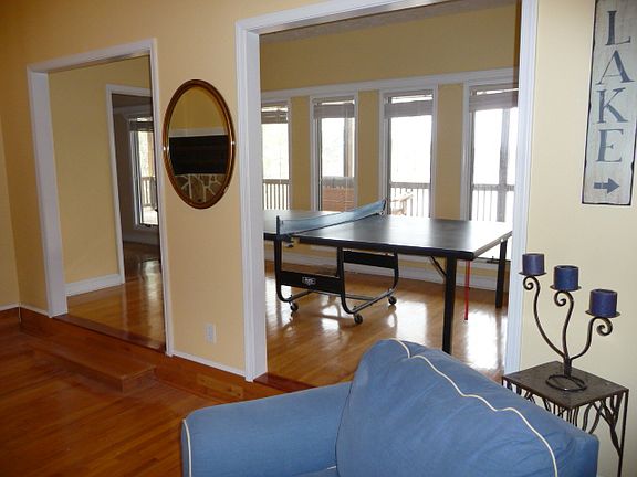 3rd image of 1354 Lakecrest Dr