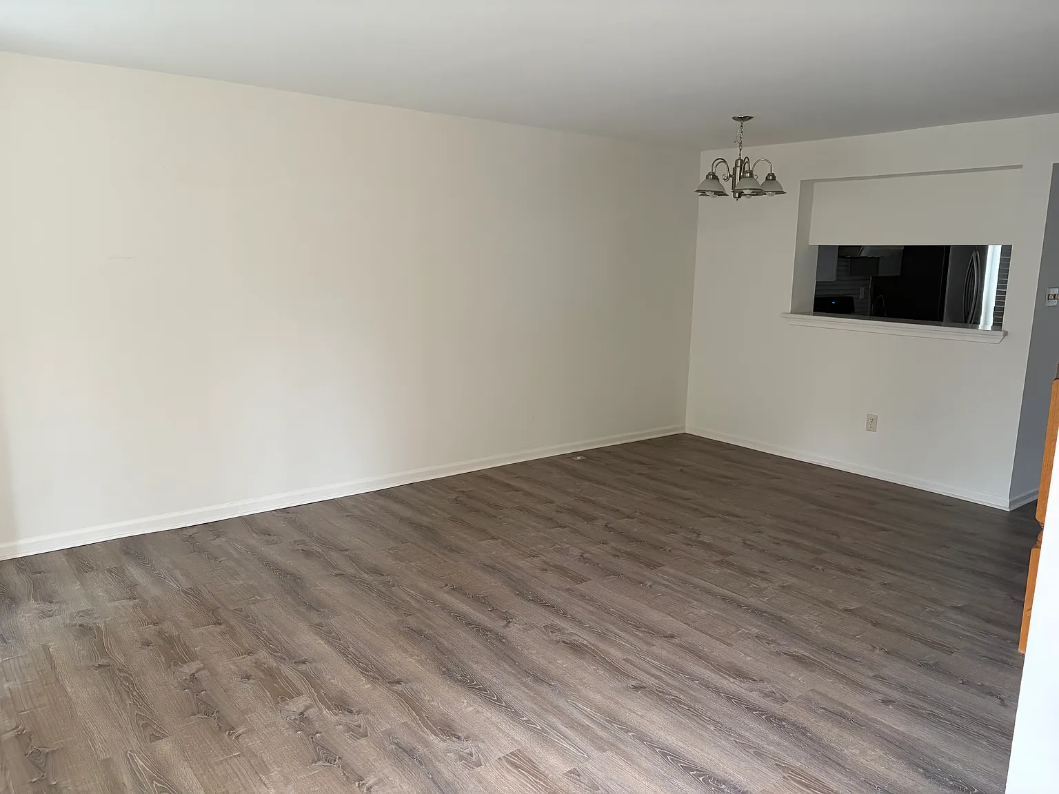 3 bed, 1.5 bath, 1875 sqft, $2,400 — Photo 2