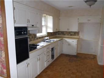 4th image of 209 E 113th St