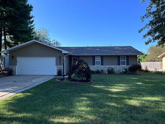 4th image of 3847 W Driftwood St
