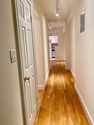 4th image of 56 W 65th St APT 5H