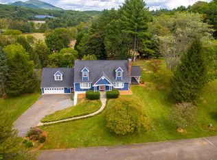 48 Waldorf Pl, Brasstown, NC 28902