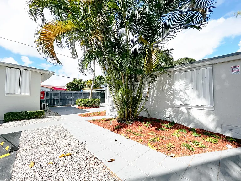 3147 SW 17th St #2 — Photo 35