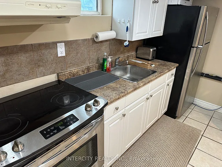 222 Combe Ave #2 — Photo 7