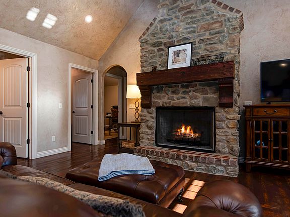 3rd image of 3338 W Springview Street