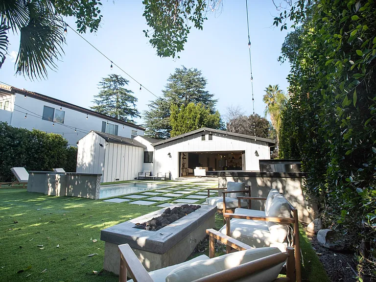 14822 Morrison St — Photo 16