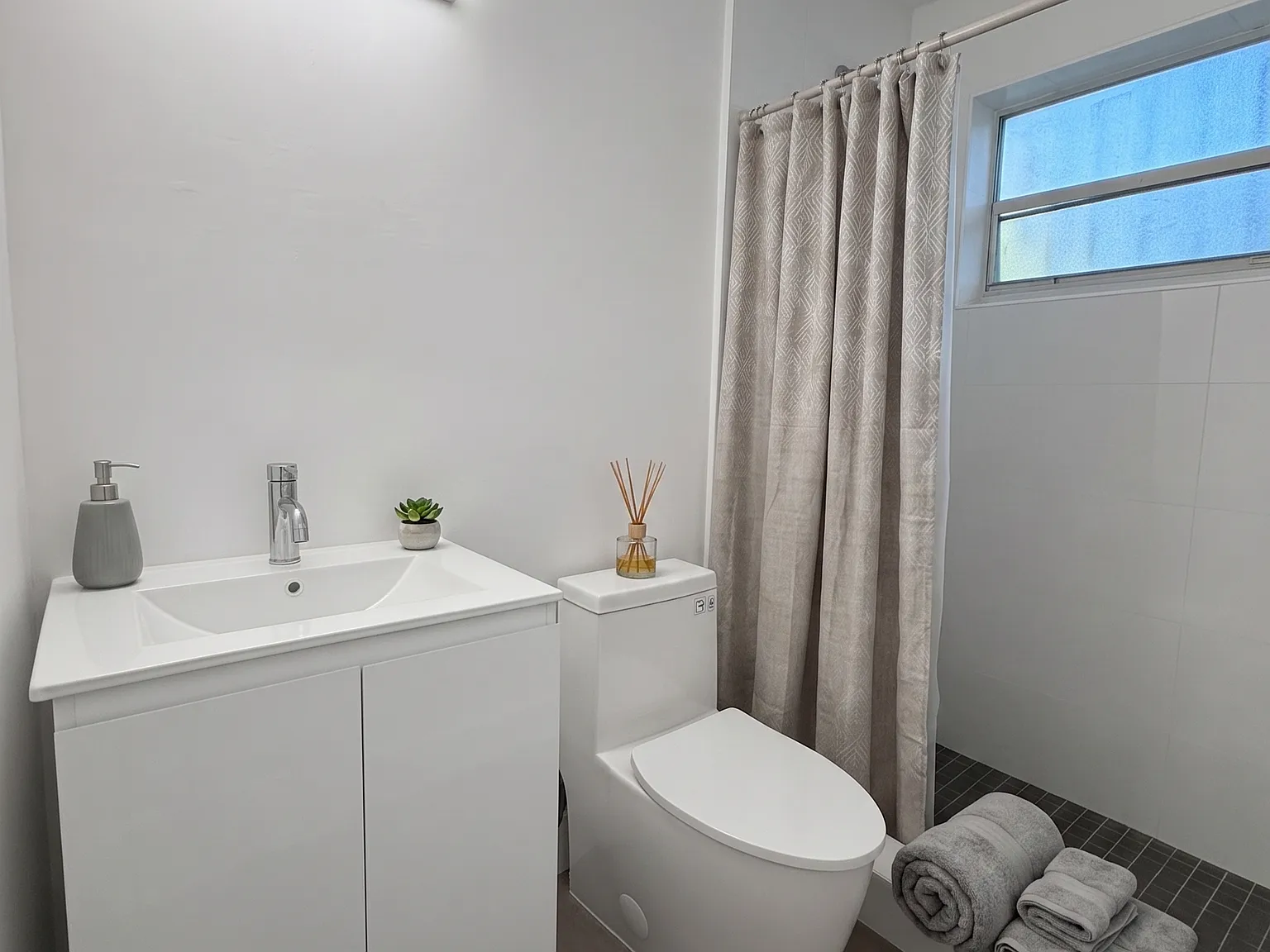 3 bed, 803 sqft, $2,800 — Photo 4