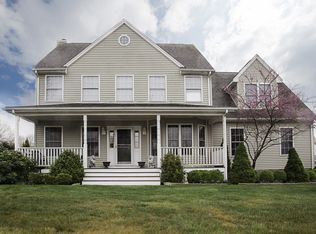 5 Swan Ln, Groton, CT 06355