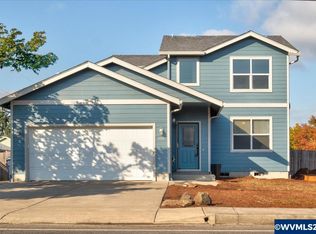 1038 W Oregon Ave, Creswell, OR 97426