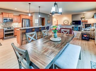 1016 Peterson Dr, Stoughton, WI 53589