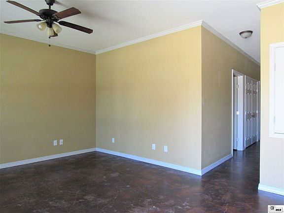 3rd image of 114 Flagstone Dr