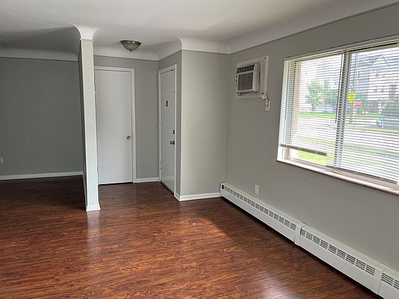 3rd image of 437 Woodlawn Ave #437