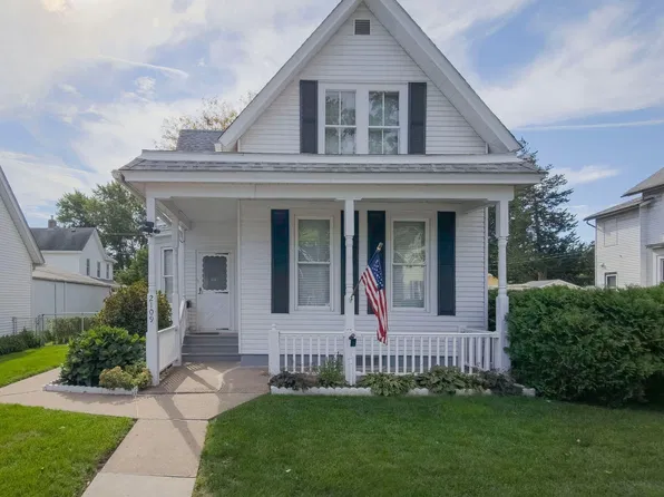 2109 W 3rd St, Davenport, IA 52802