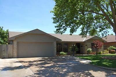 2 car garage, extra wide driveway