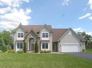 208 Branchbrook Dr, Henrietta, NY 14467