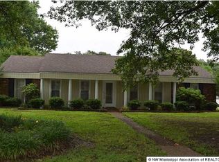 8080 Canterbury Dr, Southaven, MS 38671