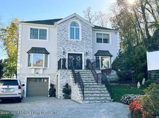 50 Laurie Ct, Staten Island, NY 10304