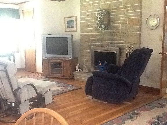 5th image of 110 Chapel Ln