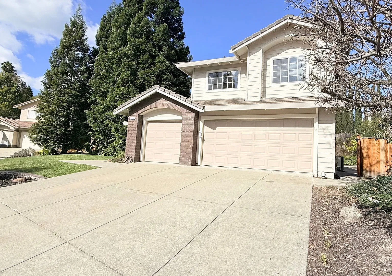 Stunning 4BD/3BA, Two-Story Home With Swimming Pool in Bettencourt Ranch, Danville- Available Nov... — Photo 2