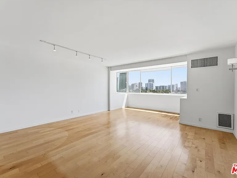 969 Hilgard Ave #1106 — Photo 2