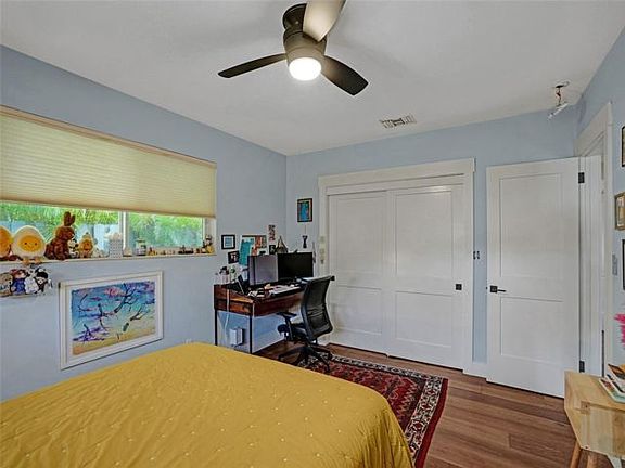 5th image of 1011 SE 10th Ct