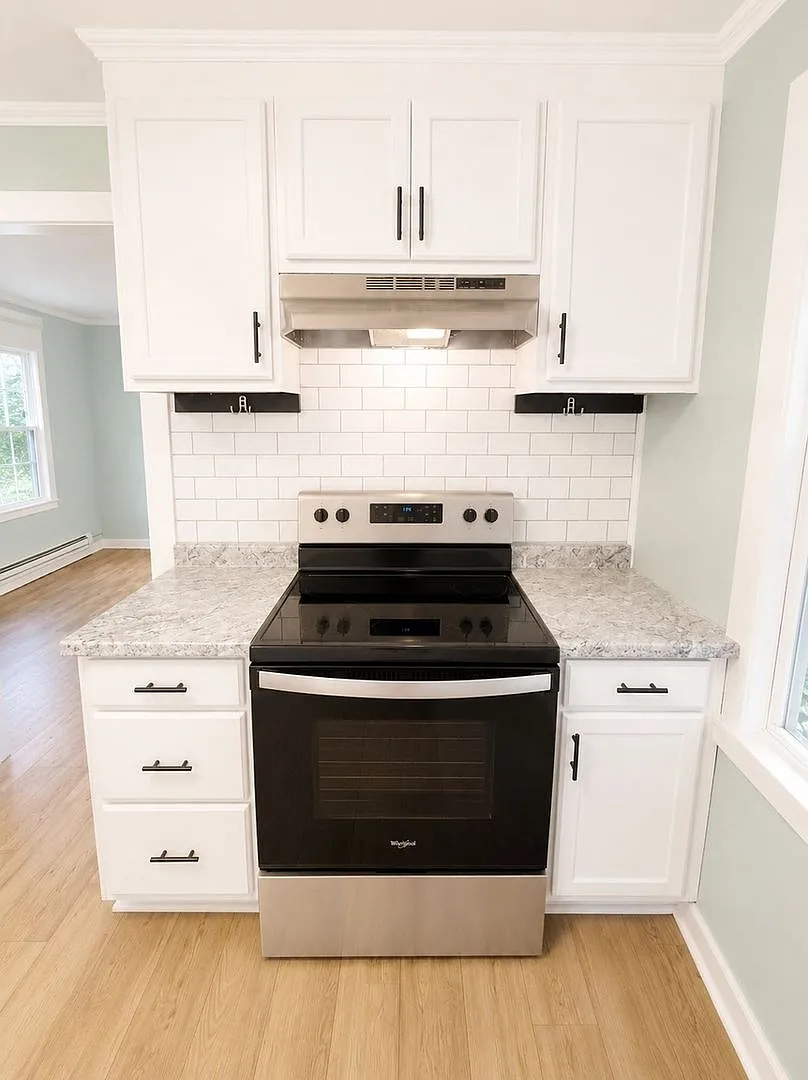 Beautifully Updated 1 Bedroom Home Pet Friendly $950/Month — Photo 1