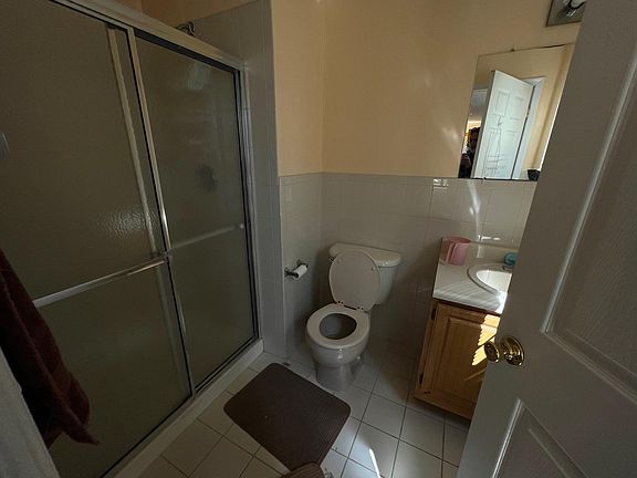 4th image of 194 Barclay Ct #194