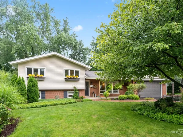 28W135 Plainview Dr, Naperville, IL 60564