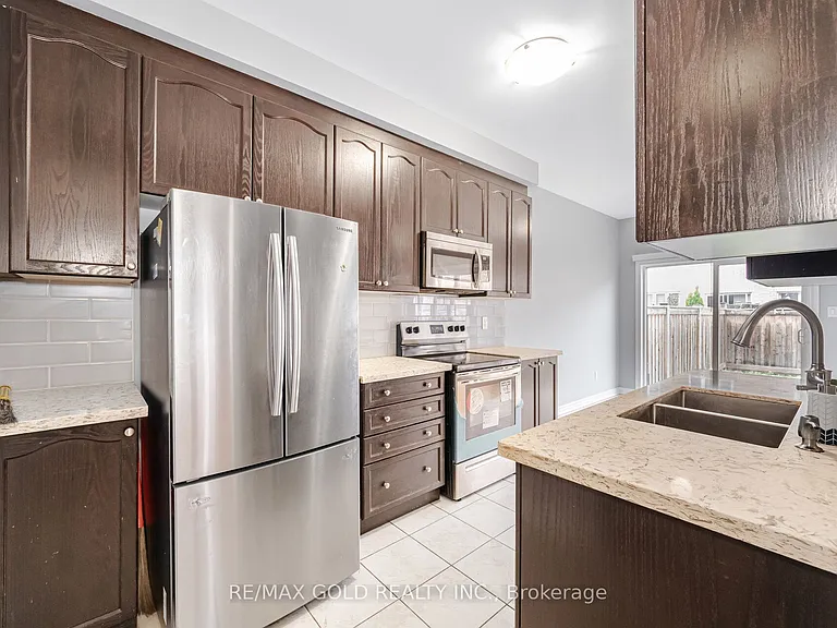 67 Yardley Cres — Photo 12