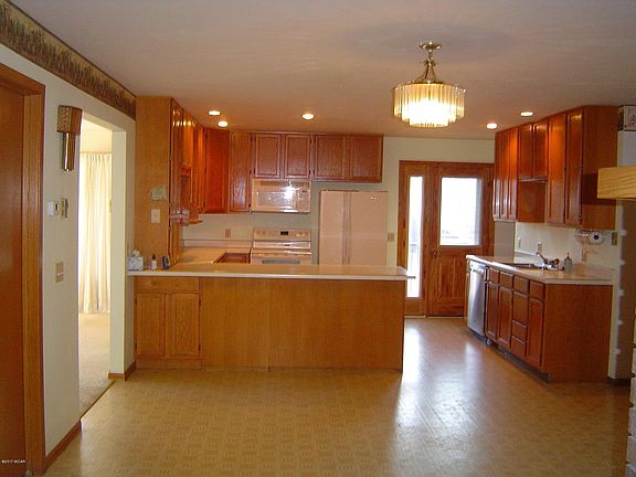 2nd image of 200 Lake Dr