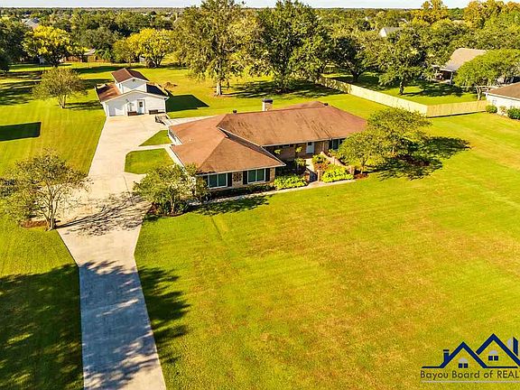 3rd image of 132 Ouiski Bayou Dr