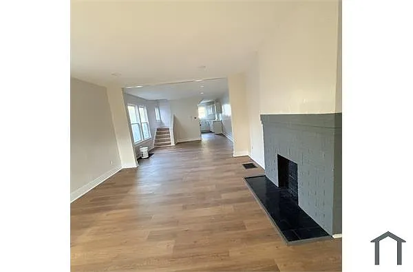 1076 E 15th Ave photo 1