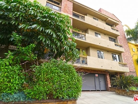 3rd image of 828 S Bedford St APT 302