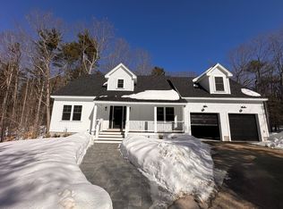 47 Winnipesaukee Dr, Wolfeboro, NH 03894