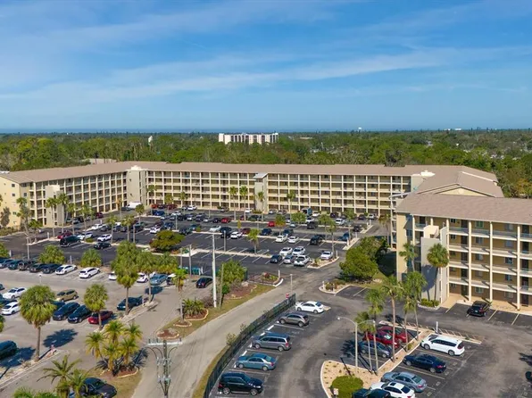 3656 Lake Bayshore Dr #319, Bradenton, FL 34205