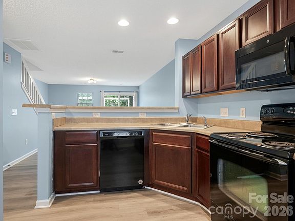 4th image of 3259 Blythe Ridge Ct