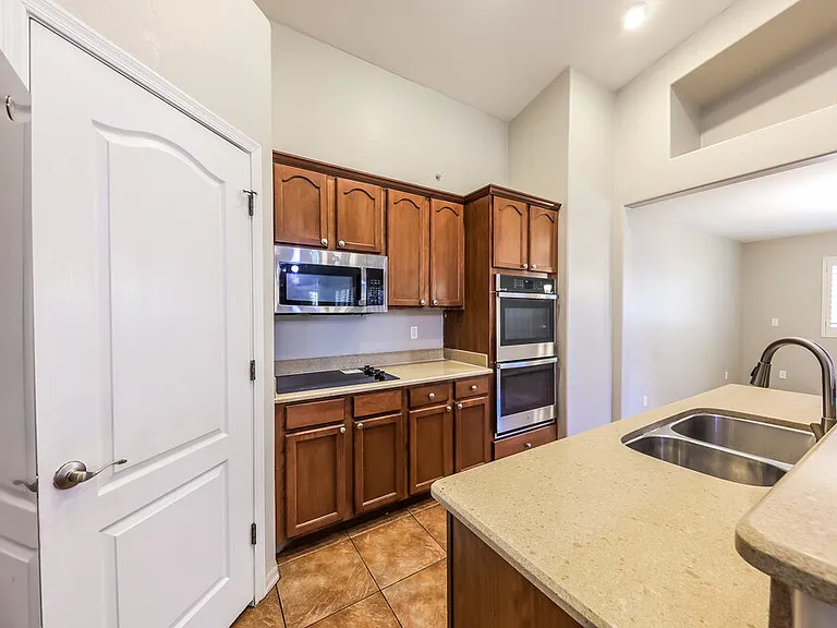 25644 W Magnolia St — Photo 8