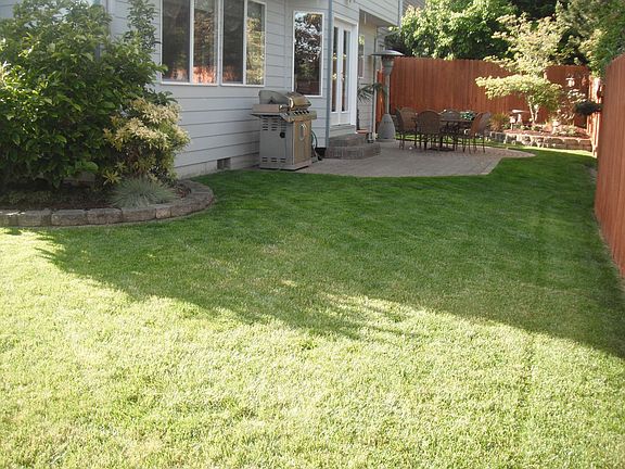 3rd image of 2762 SW Capital Dr