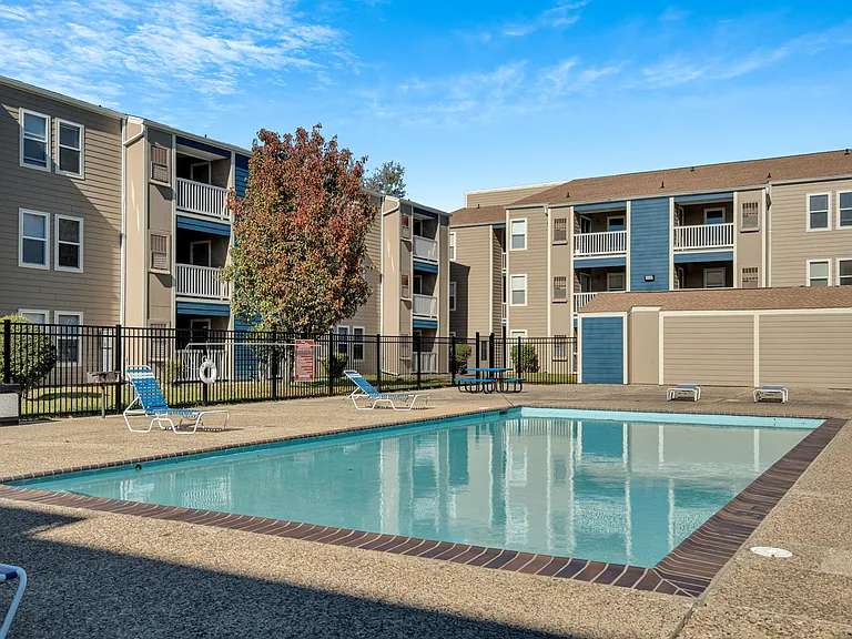 Sunlake Apartments — Photo 51