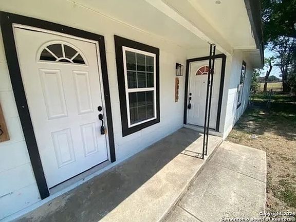 3rd image of 3040 Weir Ave