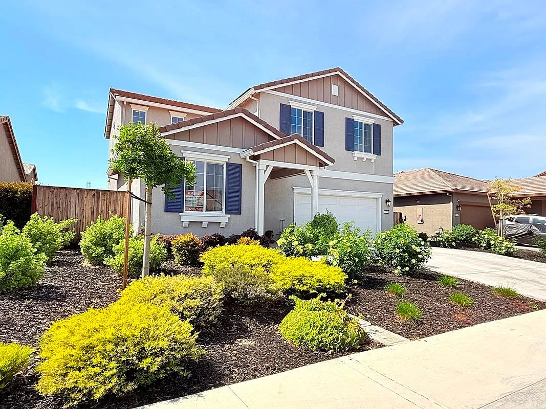 5 bed, 3.0 bath, 2170 sqft, $3,695 — Photo 3