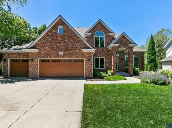 9011 Whispering Wind Rd, Lincoln, NE 68512