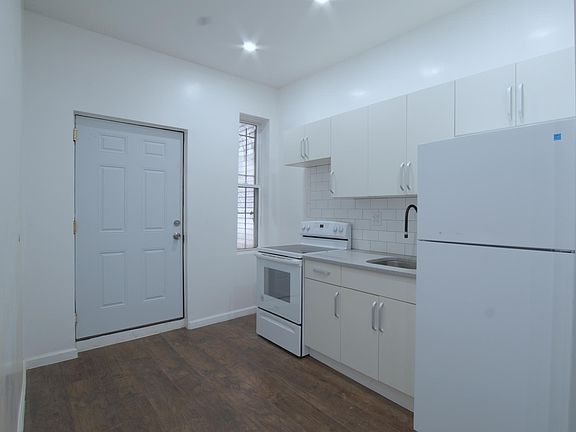 3rd image of 1136 Vyse Ave #1