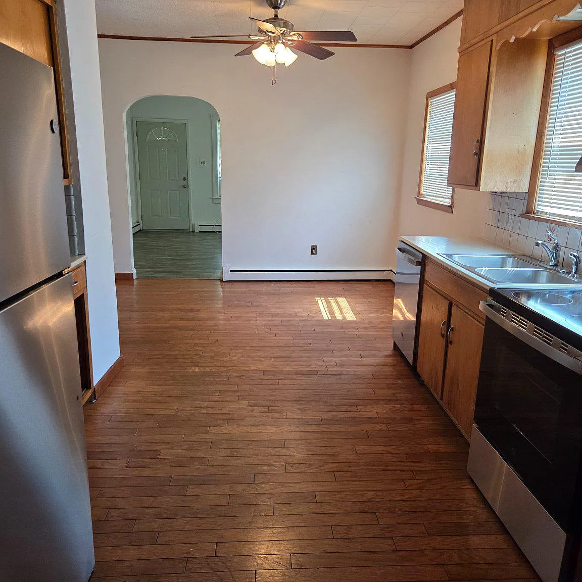 3 bed, 3.0 bath, 1622 sqft, $2,675 — Photo 3