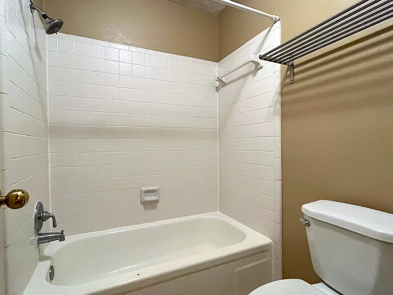 1901 Holleman Dr W #209 — Photo 10