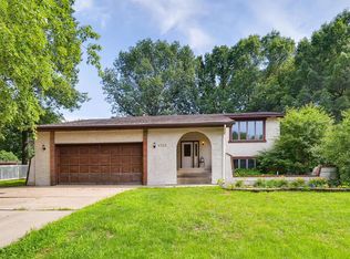 6725 29th St N, Oakdale, MN 55128