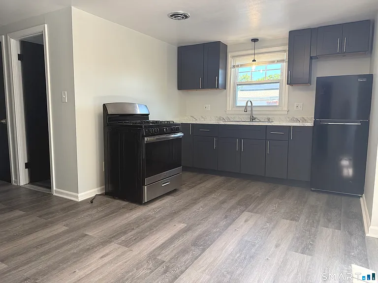 95 Burke St — Photo 1